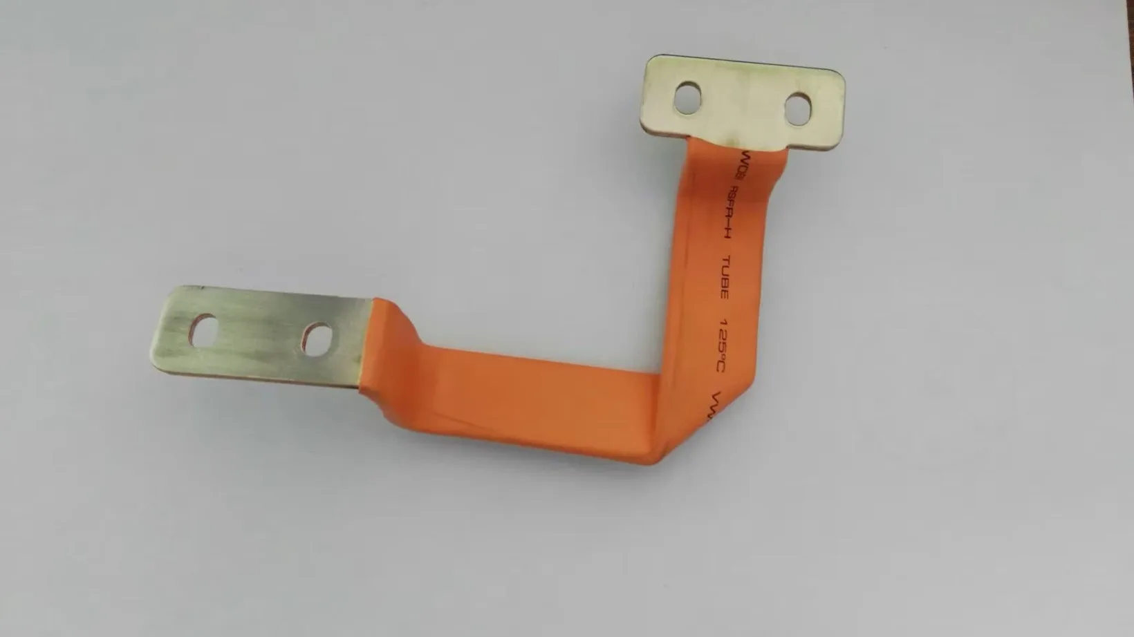 Laminated flexible copper busbar with tin-plated contact ends for an EV battery module